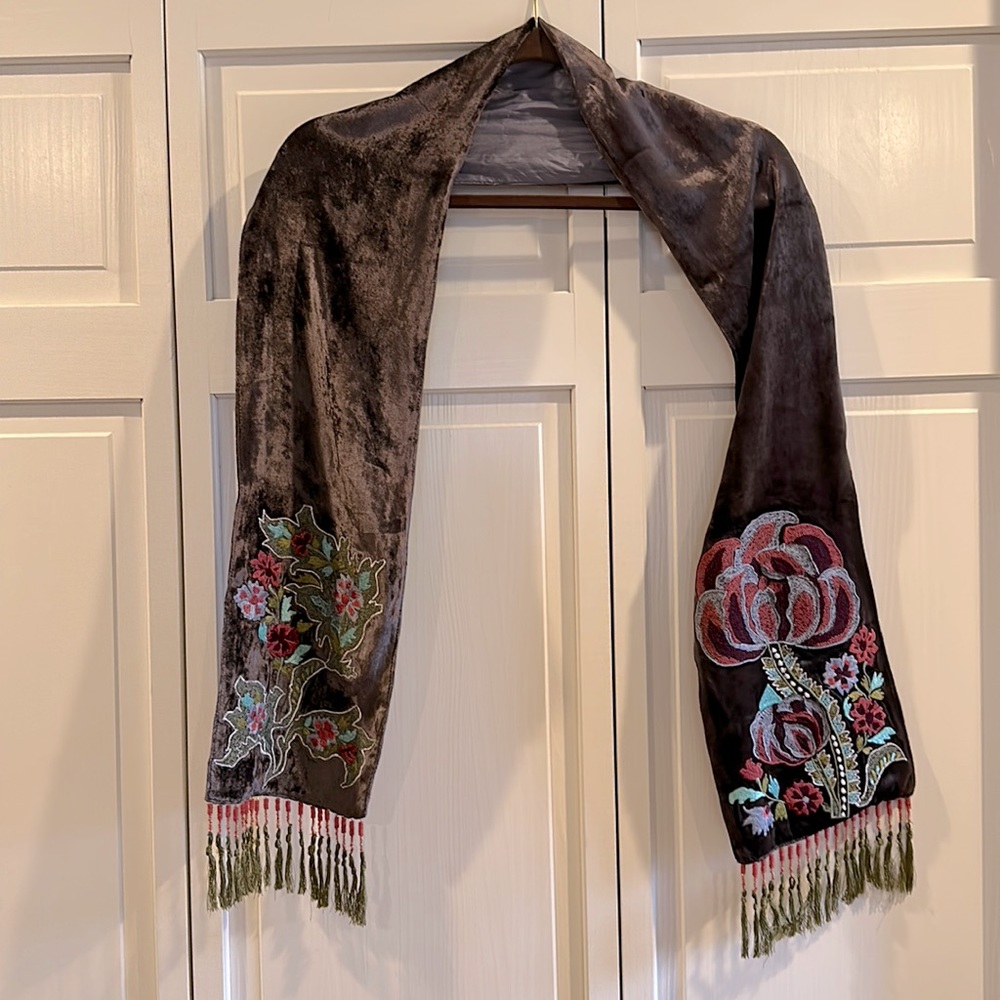 Chan Luu velvet silk embroidered beaded neck scarf taupe brown - Picture 4 of 8